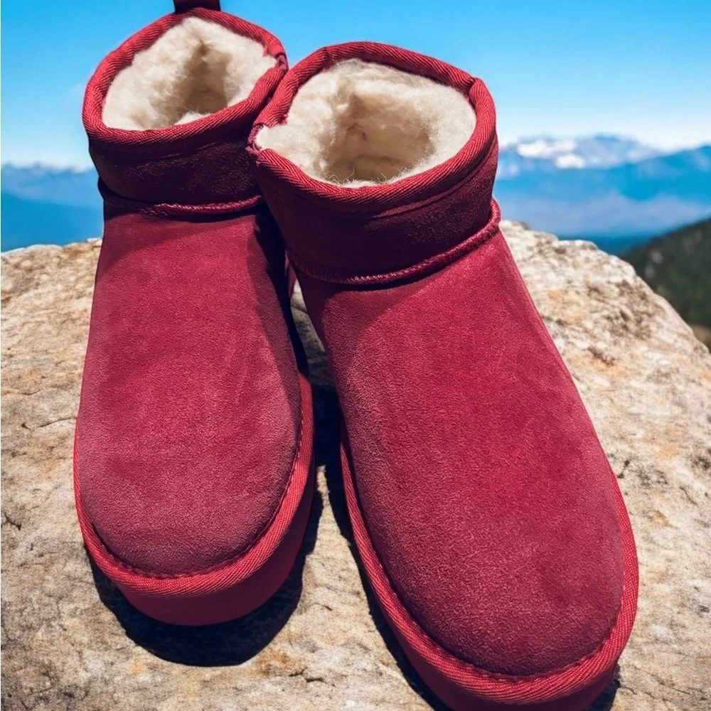 BearPaw Pink Shearling Boots Size 5. NWT.
